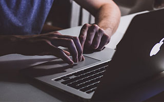 开云体育登录网站入口-社交媒体热议：谁是本赛季最耀眼的车手？